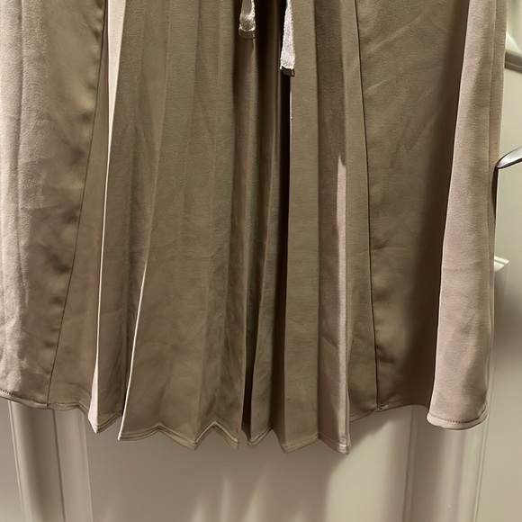 Dress - Picture 7 of 7